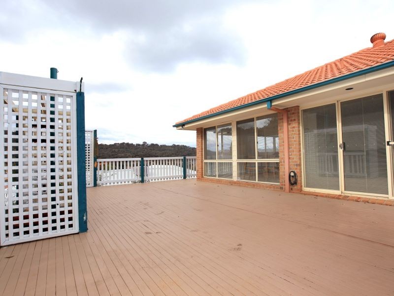 4 Luckins Place, Fadden ACT 2904