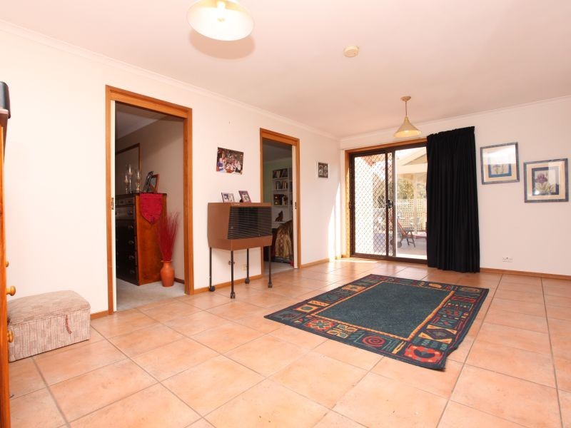 25 Parfitt Crescent, Calwell ACT 2905