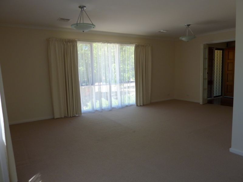 5 Henning Place, Kambah ACT 2902