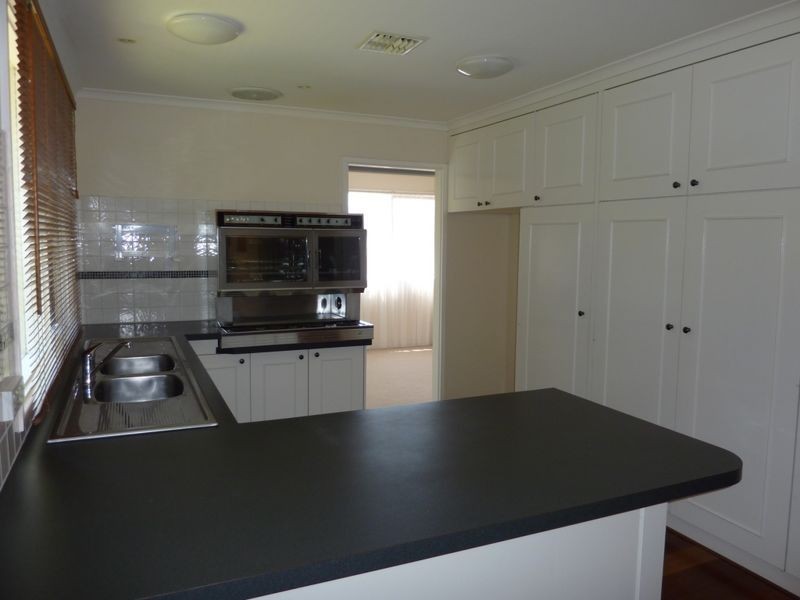 5 Henning Place, Kambah ACT 2902