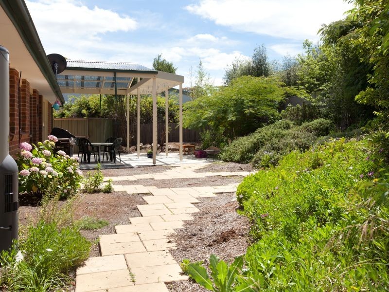 6 Hall Place, Banks ACT 2906