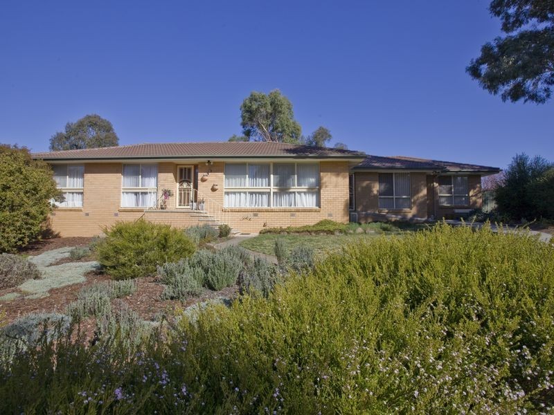 5 Downer Place, Kambah ACT 2902
