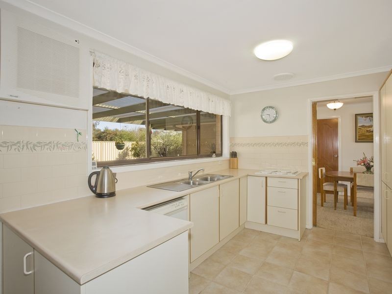 5 Downer Place, Kambah ACT 2902