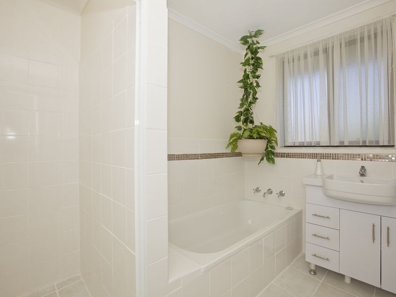 5 Downer Place, Kambah ACT 2902