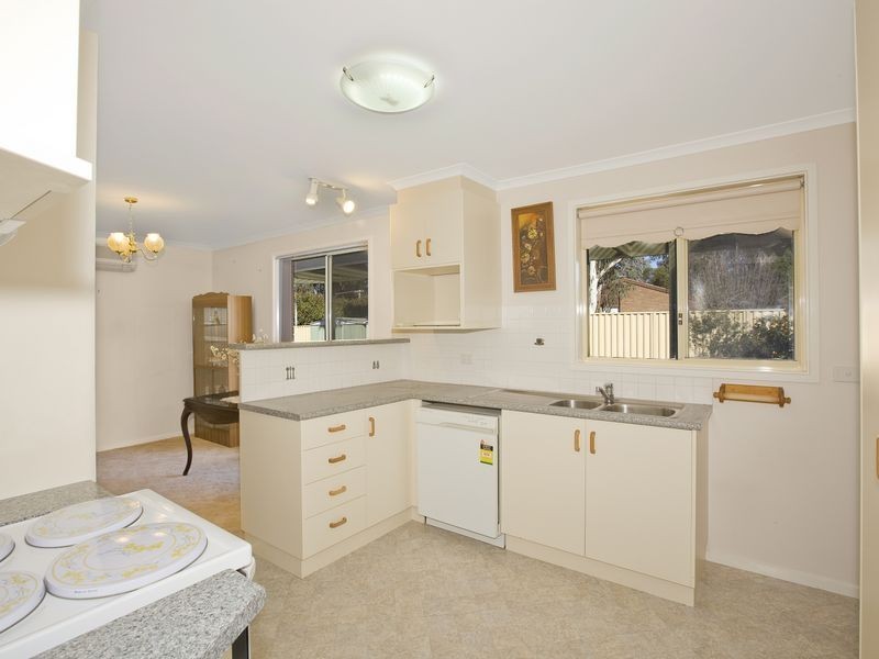 5 Downer Place, Kambah ACT 2902