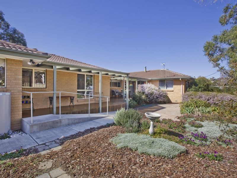 5 Downer Place, Kambah ACT 2902