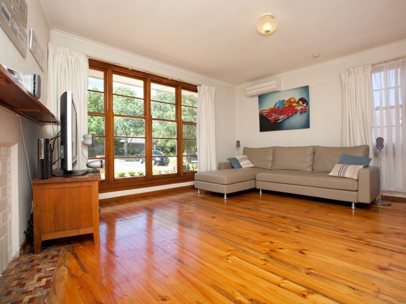 10 Barron Street, Deakin ACT 2600