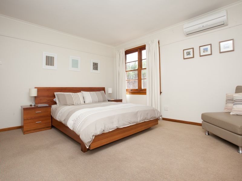 10 Barron Street, Deakin ACT 2600