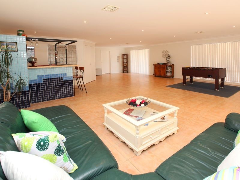 5 Morgan Place, Queanbeyan NSW 2620