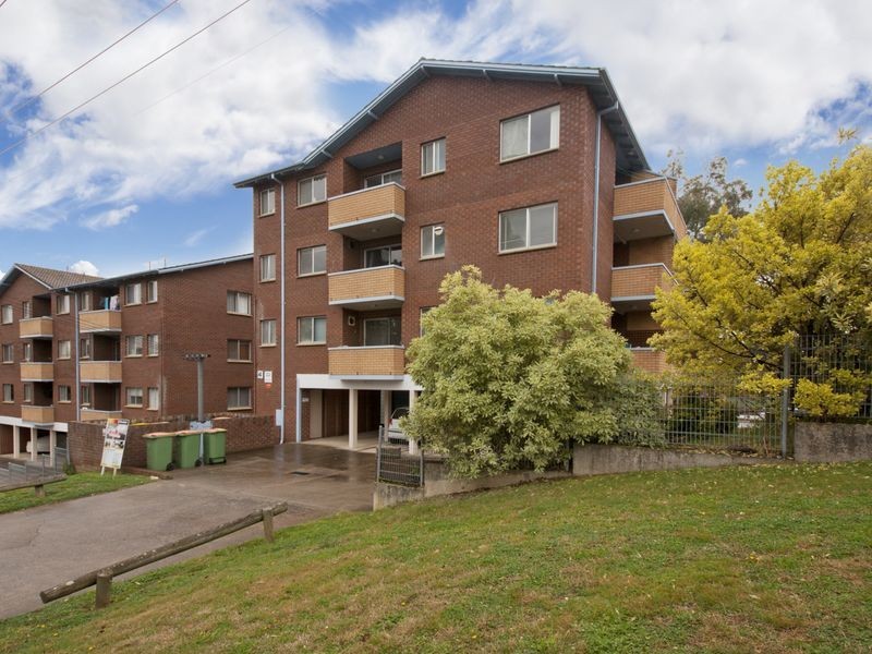 2/4 Mowatt Street, Queanbeyan NSW 2620