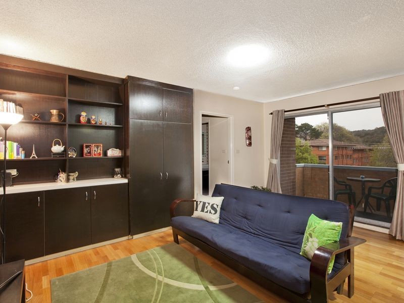 2/4 Mowatt Street, Queanbeyan NSW 2620