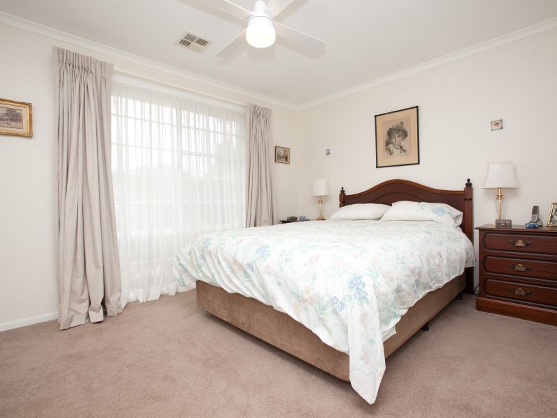8 Chevalley Loop, Gordon ACT 2906