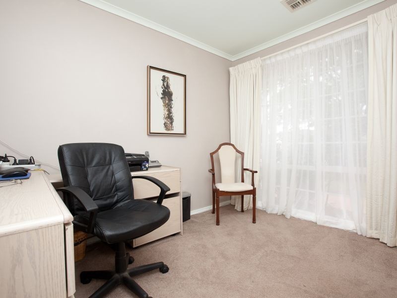 8 Chevalley Loop, Gordon ACT 2906