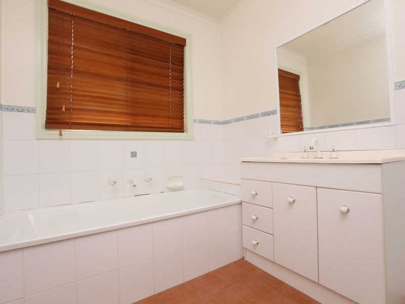 2 Ingham Place, Conder ACT 2906