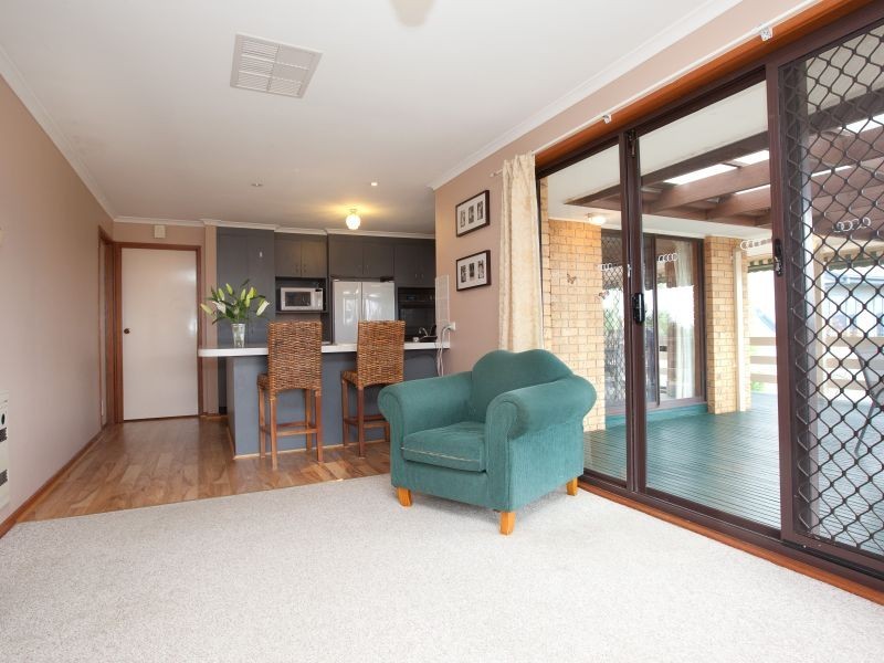 33 Burtt Crescent, Calwell ACT 2905