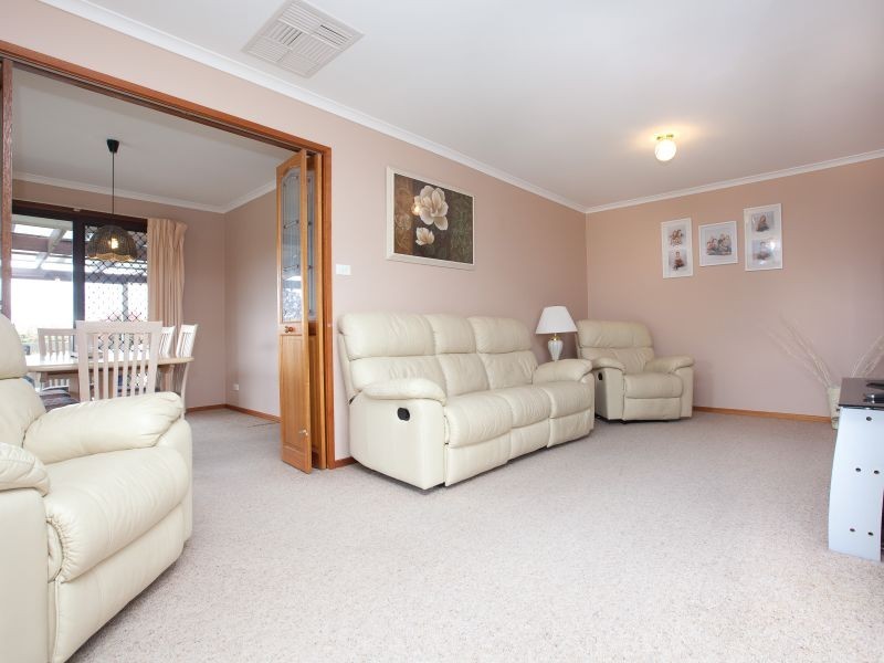 33 Burtt Crescent, Calwell ACT 2905