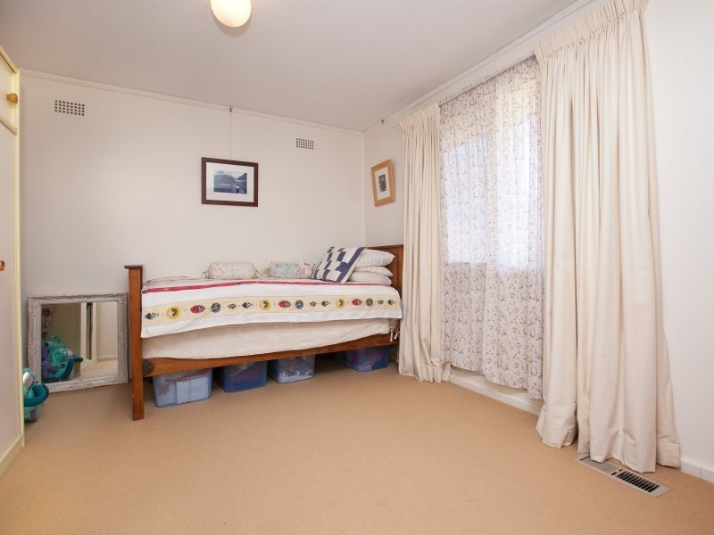 10 Peacock Place, Curtin ACT 2605