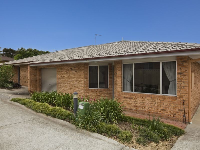 2/11 Charlton Crescent, Gordon ACT 2906