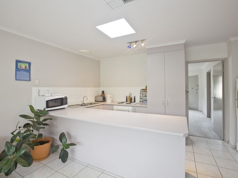 2/11 Charlton Crescent, Gordon ACT 2906