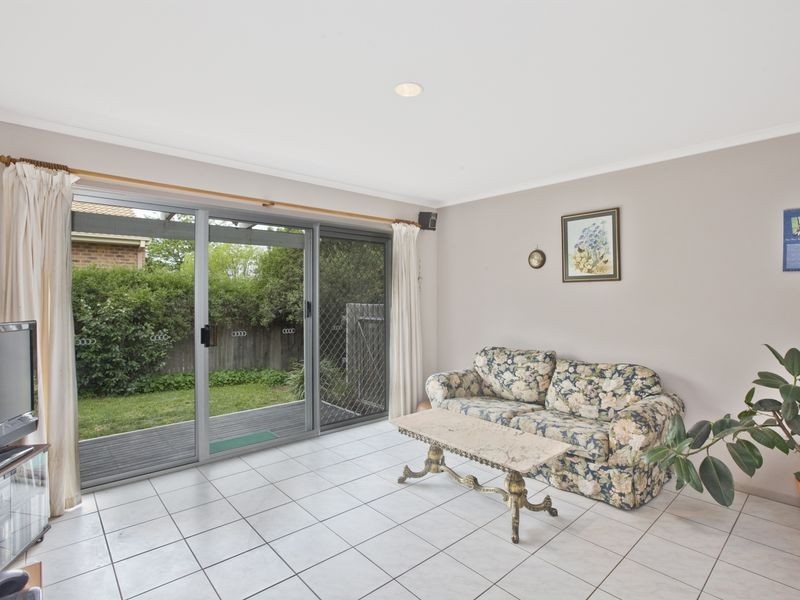 2/11 Charlton Crescent, Gordon ACT 2906