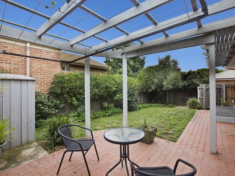2/11 Charlton Crescent, Gordon ACT 2906