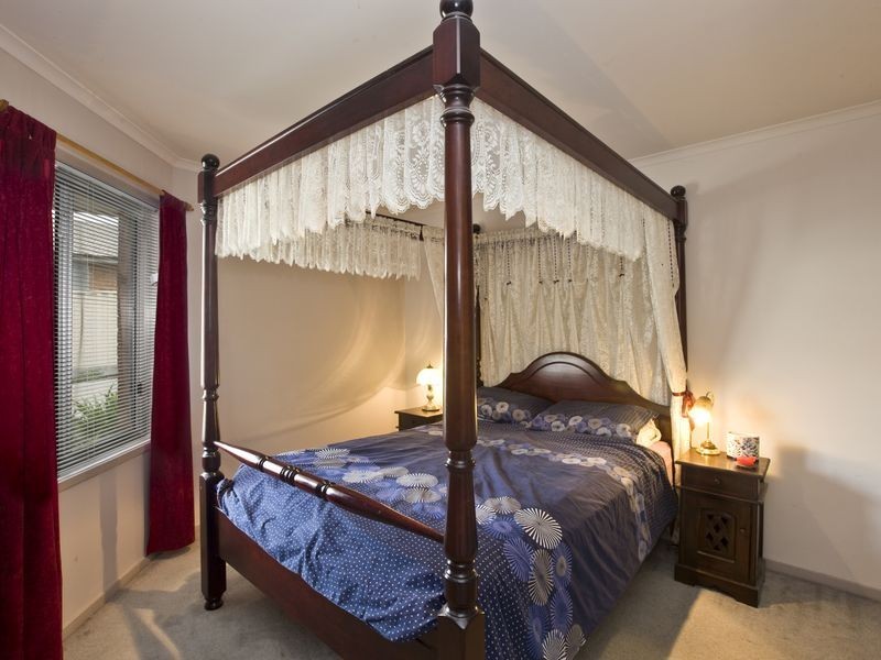 2/11 Charlton Crescent, Gordon ACT 2906