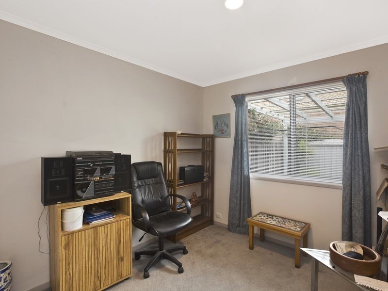 2/11 Charlton Crescent, Gordon ACT 2906
