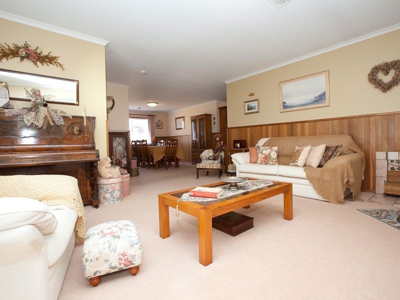 14 Hocking Place, Bonython ACT 2905