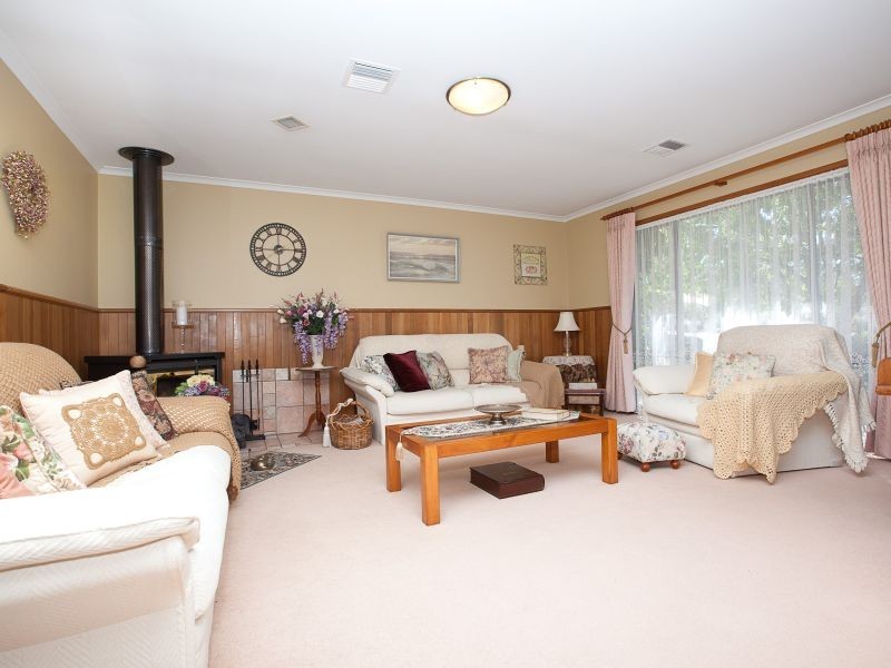 14 Hocking Place, Bonython ACT 2905