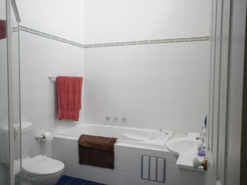 4/113 Mortimer Lewis Drive, Greenway ACT 2900