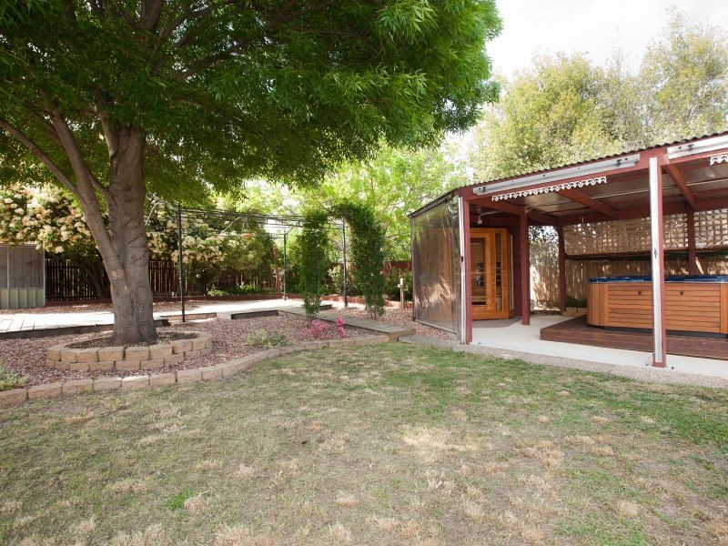 10 Mollee Crescent, Isabella Plains ACT 2905