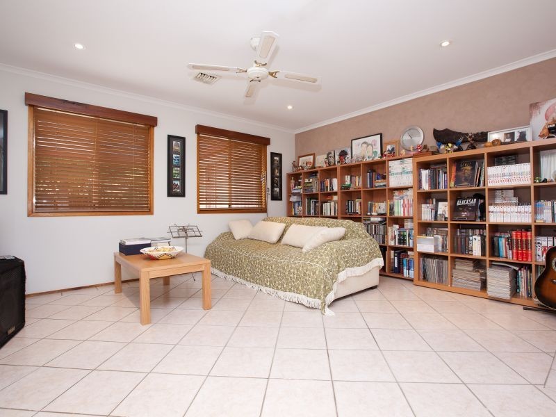 10 Mollee Crescent, Isabella Plains ACT 2905