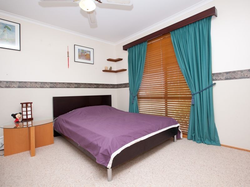 10 Mollee Crescent, Isabella Plains ACT 2905