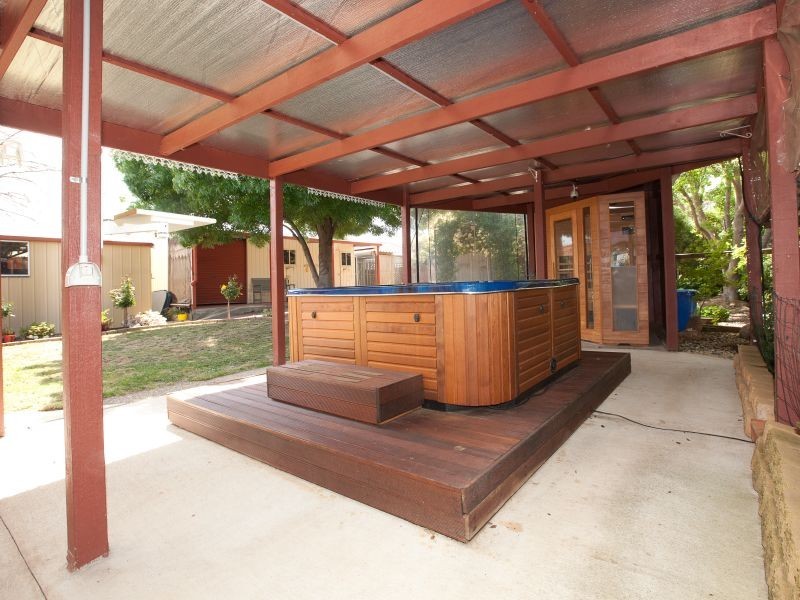 10 Mollee Crescent, Isabella Plains ACT 2905