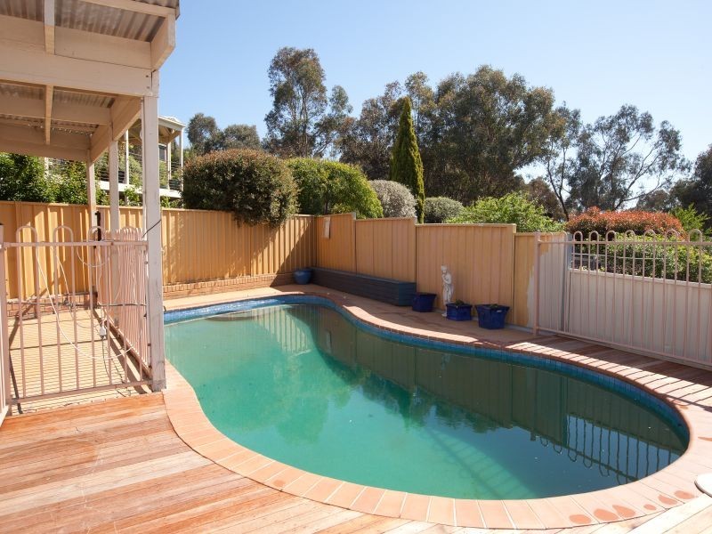 24 Temora Place, Queanbeyan NSW 2620