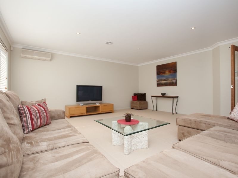 24 Temora Place, Queanbeyan NSW 2620