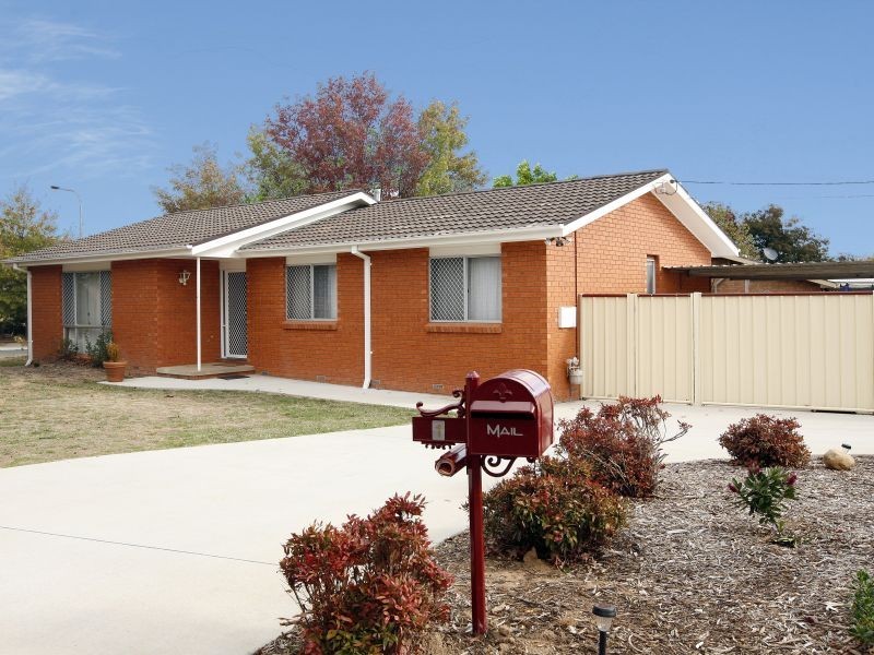 1 Stobie Place, Monash ACT 2904