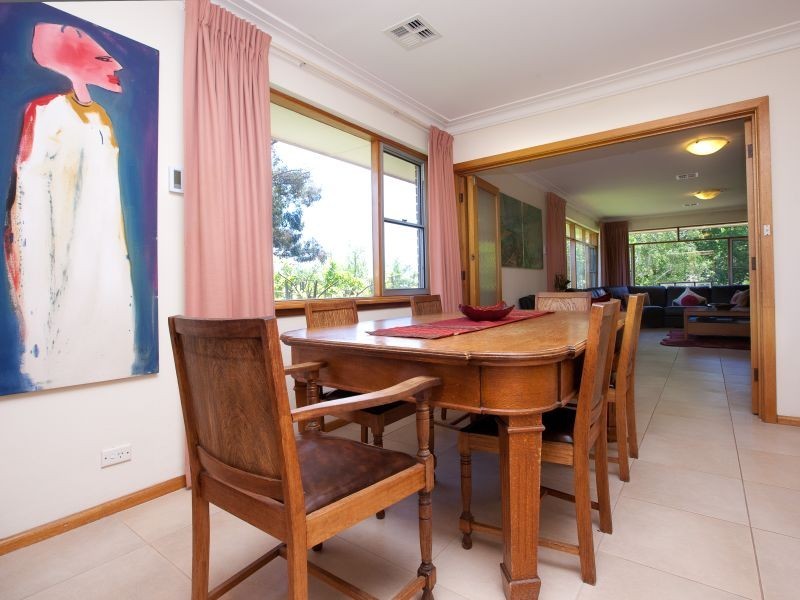 98 Buxton Crescent, Deakin ACT 2600