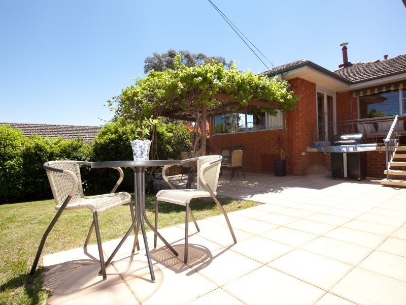 98 Buxton Crescent, Deakin ACT 2600