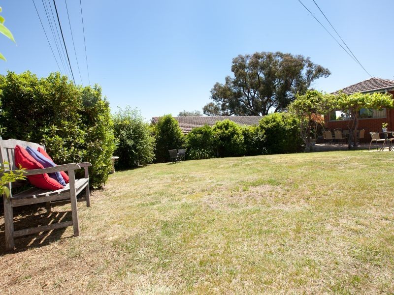 98 Buxton Crescent, Deakin ACT 2600