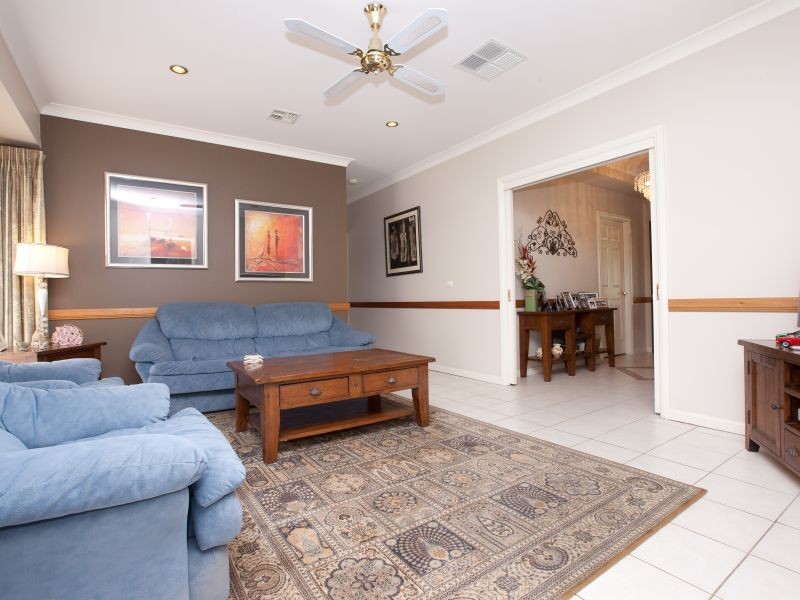 55 Bicentennial Drive, Jerrabomberra NSW 2619