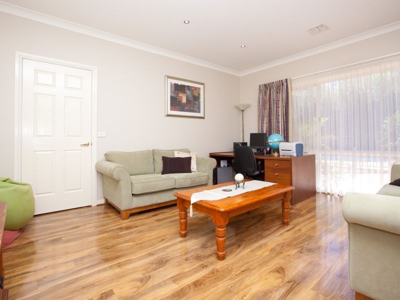 55 Bicentennial Drive, Jerrabomberra NSW 2619