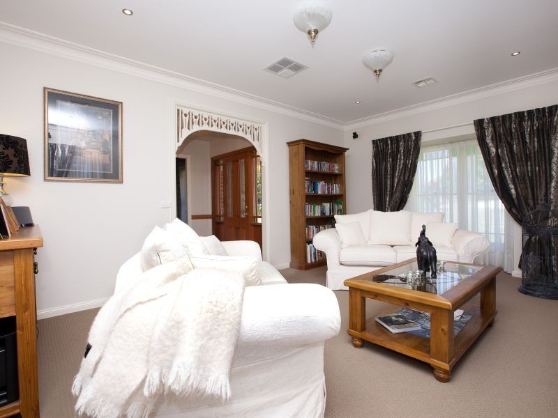 55 Bicentennial Drive, Jerrabomberra NSW 2619