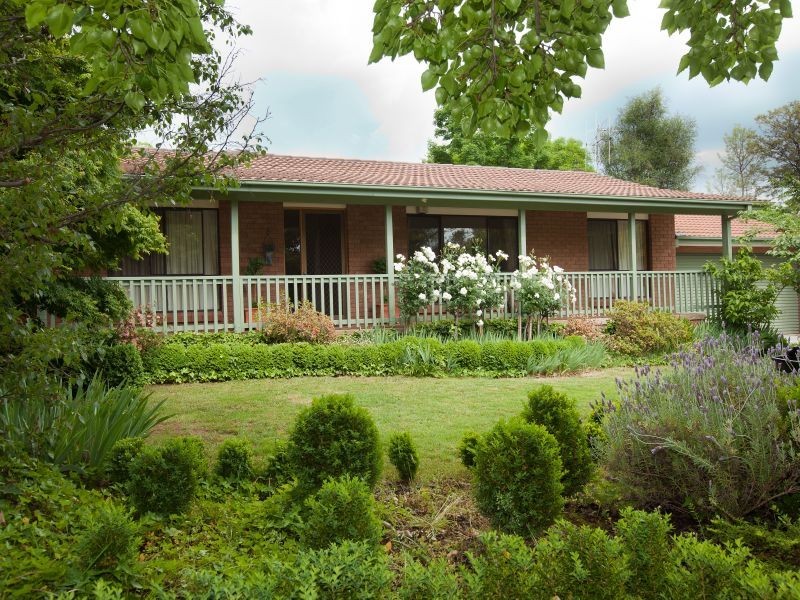 16 Moonbi Crescent, Isabella Plains ACT 2905