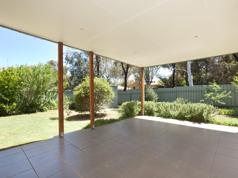 18 Derham Court, Wanniassa ACT 2903