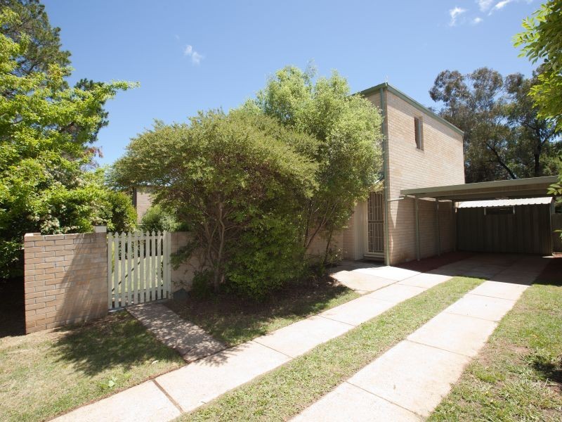 18 Derham Court, Wanniassa ACT 2903