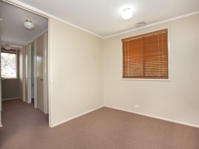 18 Derham Court, Wanniassa ACT 2903