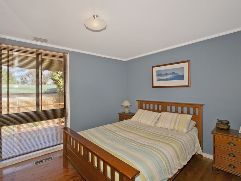 4 Hallett Place, Kambah ACT 2902