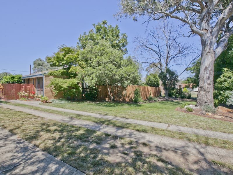 4 Hallett Place, Kambah ACT 2902