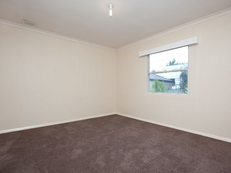 21 Gormanston Crescent, Deakin ACT 2600